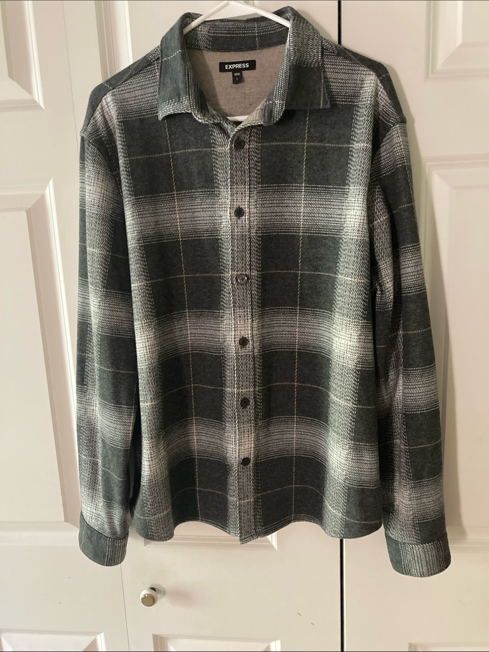 Express plaid flannel button up shirt women’s L gray tan white cozy fireside